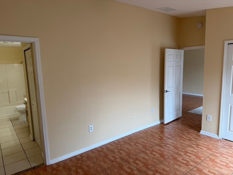 Building Photo - 6051 Maggies Cir
