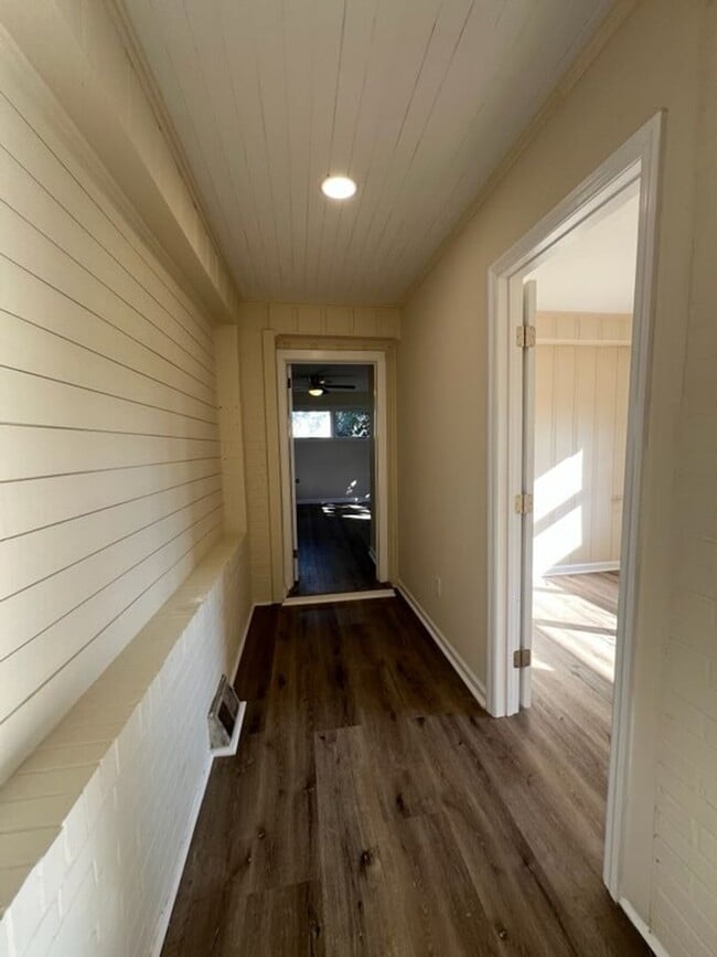 Building Photo - Roomy 3 bedroom/2 bath home on 1 acre in Phenix City!