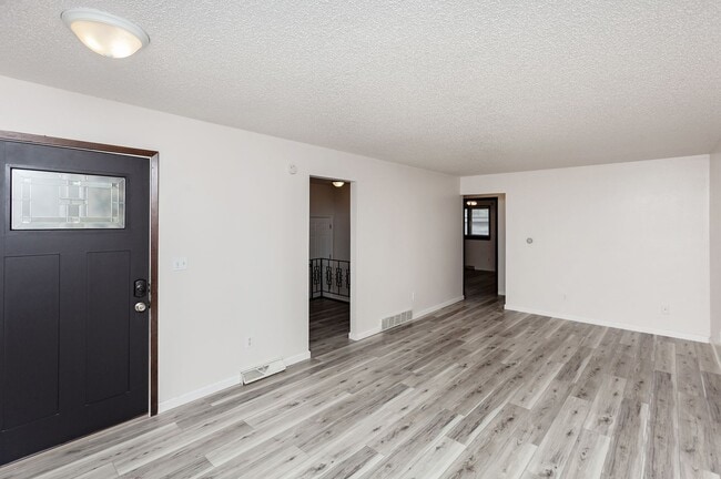 Building Photo - 1020 Williams St