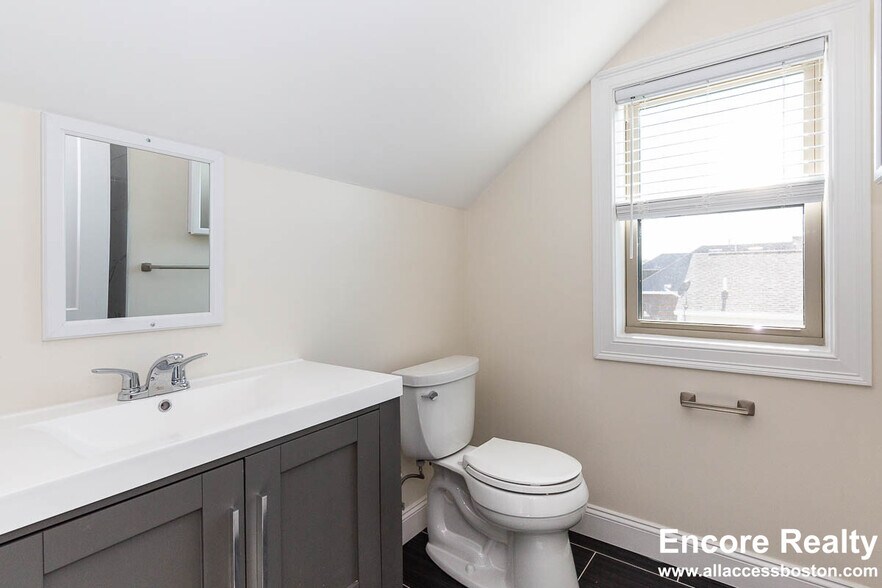Primary Photo - 39 Harvard St
