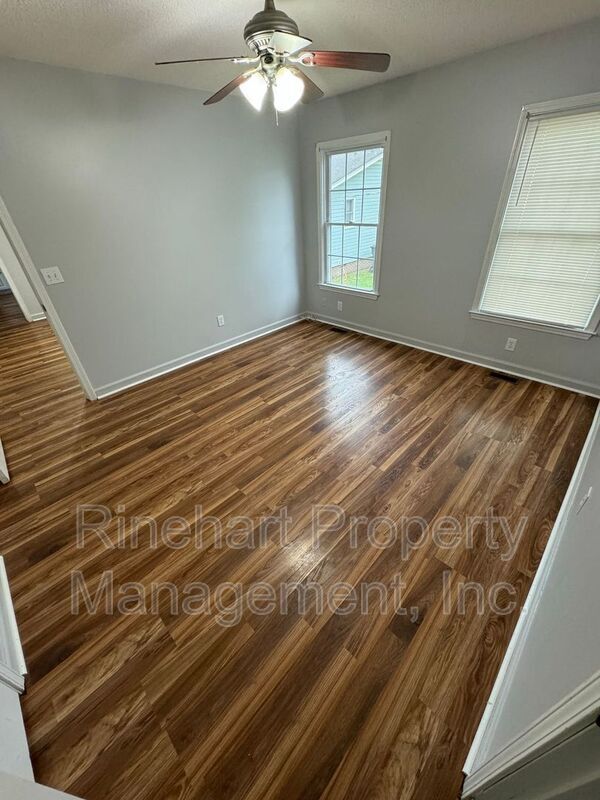 Building Photo - 422 S Jones Ave