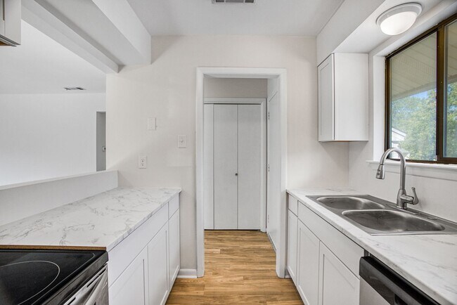 Building Photo - Fully Remodeled 2 Bed / 2 Bath Lower-Level Condo with Balcony