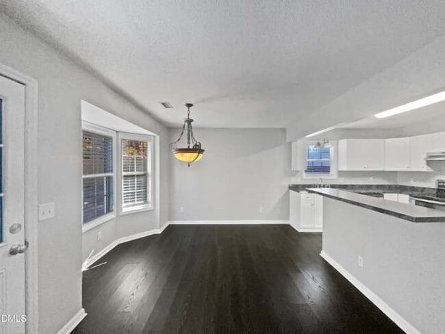 Building Photo - 2734 Sunnybrook Dr