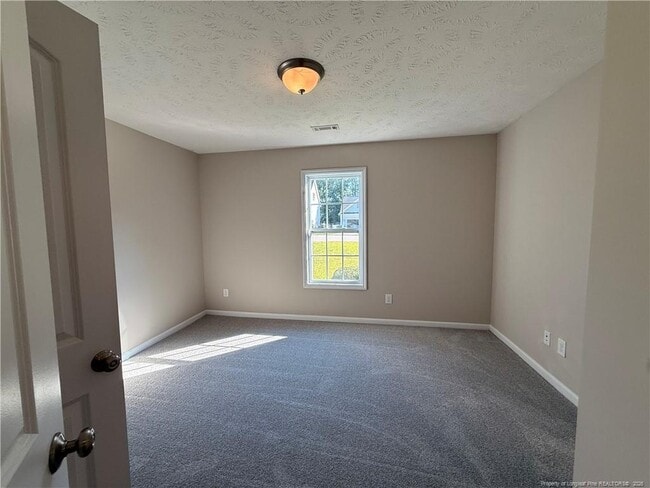Building Photo - 402 Colonist Pl