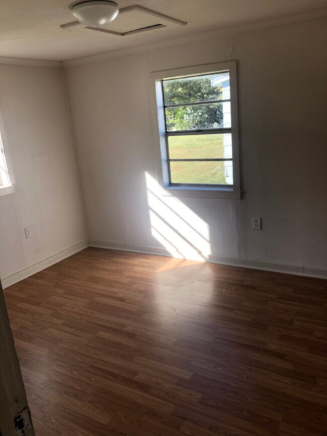 Building Photo - "Charming 3-Bedroom Home in Jonesboro – Cozy 955 Sq Ft Living!"