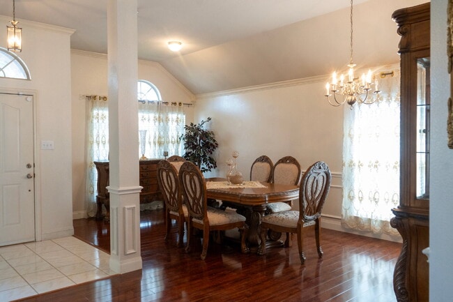Building Photo - Perfect 1-to-6 Month Transition Home—All Utilities, High-Speed Internet, Lawn Care, and Premium F...