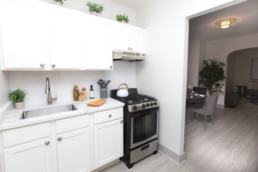 Building Photo - The Tobee - Cathedral St 311 (19 W. Mulberry)