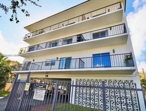 Building Photo - 1960 Marseille Dr