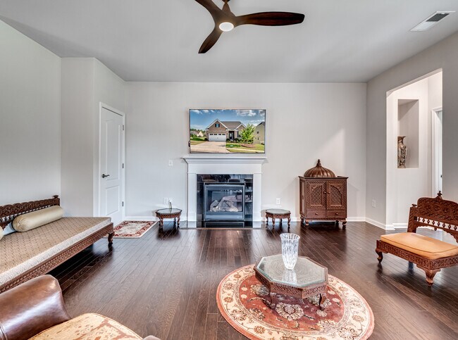 Building Photo - 15429 Topanga Dr