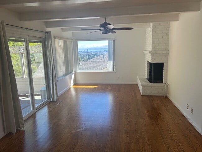 Building Photo - Simply a fabulous Hillsdale neighborhood f...
