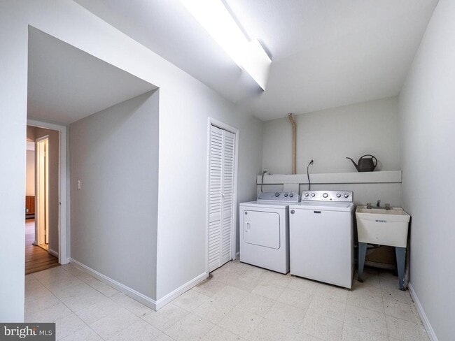 Building Photo - 14901 Joshua Tree Rd