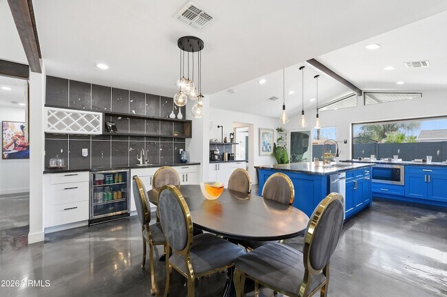 Building Photo - 2812 N 71st Pl