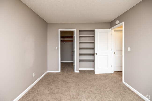 2BR, 1BA - 900 SF - 906 North Dodge Street Iowa City IA
