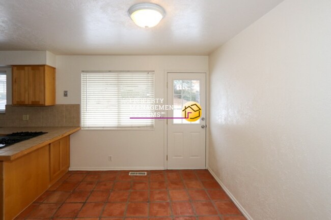 Building Photo - 4 Bedroom Cottonwood Heights Home