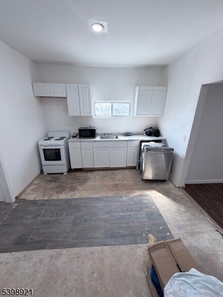 Building Photo - 1165 E State St