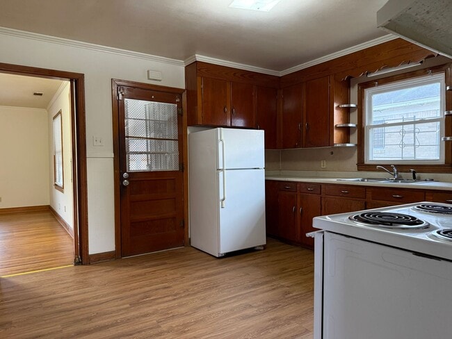 Building Photo - 1914 S Van Buren St