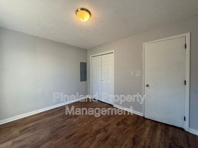 Building Photo - 6577 Green Meadow Ct