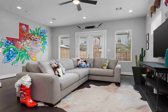 Building Photo - 4202 Gillespie St