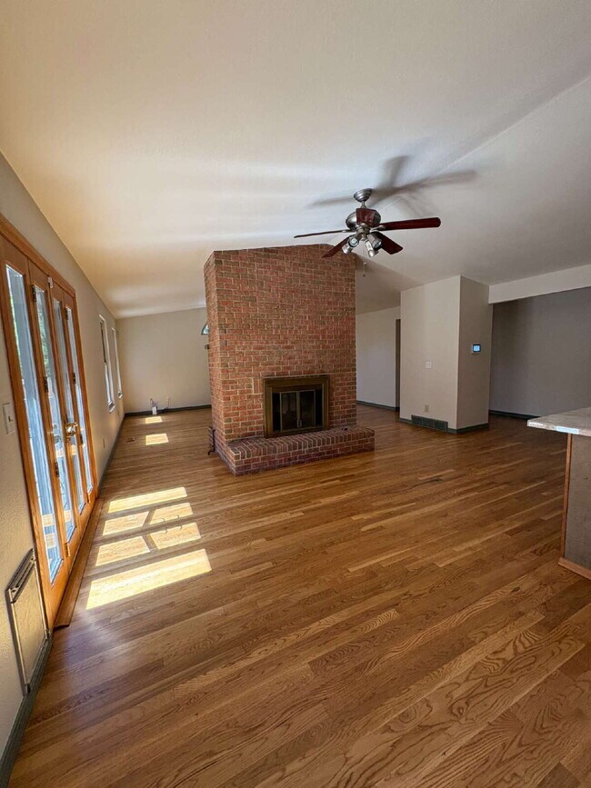 Building Photo - 5 Bedroom - Pulpit Rock
