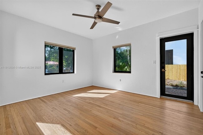 Building Photo - 465 NE 52nd St