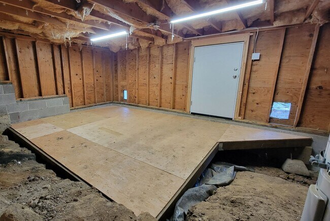 Building Photo - Spacious secluded house in Thurston Hills!