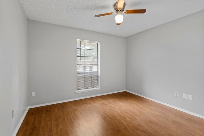 Building Photo - 740 Prairie Creek Dr