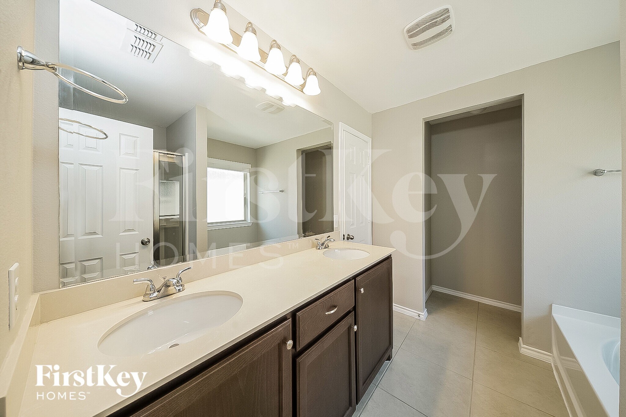 Building Photo - 2513 Weatherford Heights Dr