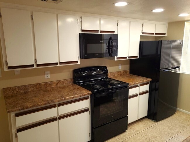 Building Photo - HOME IN ACTIVE ADULT COMMUNITY!!!