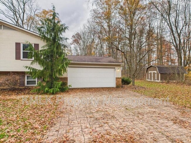 Building Photo - 874 Pleasant St