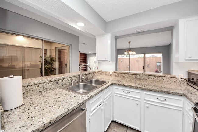 Building Photo - 6306 S Rice Ave