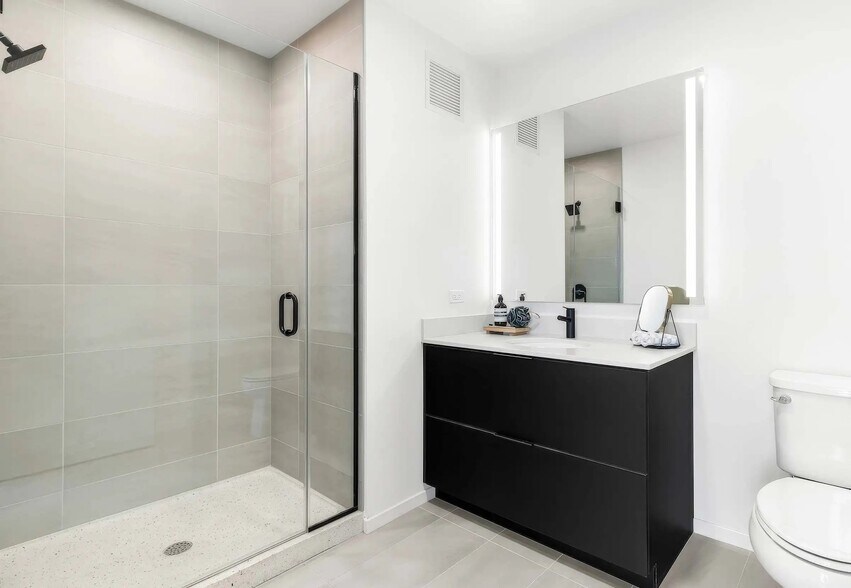 Building Photo - 1299 W Fulton Market