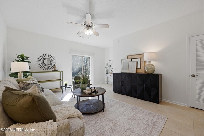 Building Photo - 334 Scrub Jay Dr