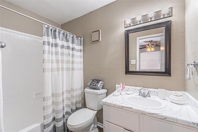 Building Photo - 300 W Wintergreen Rd