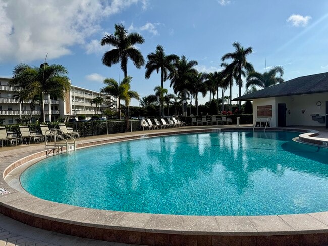 Building Photo - 4053 Hythe A