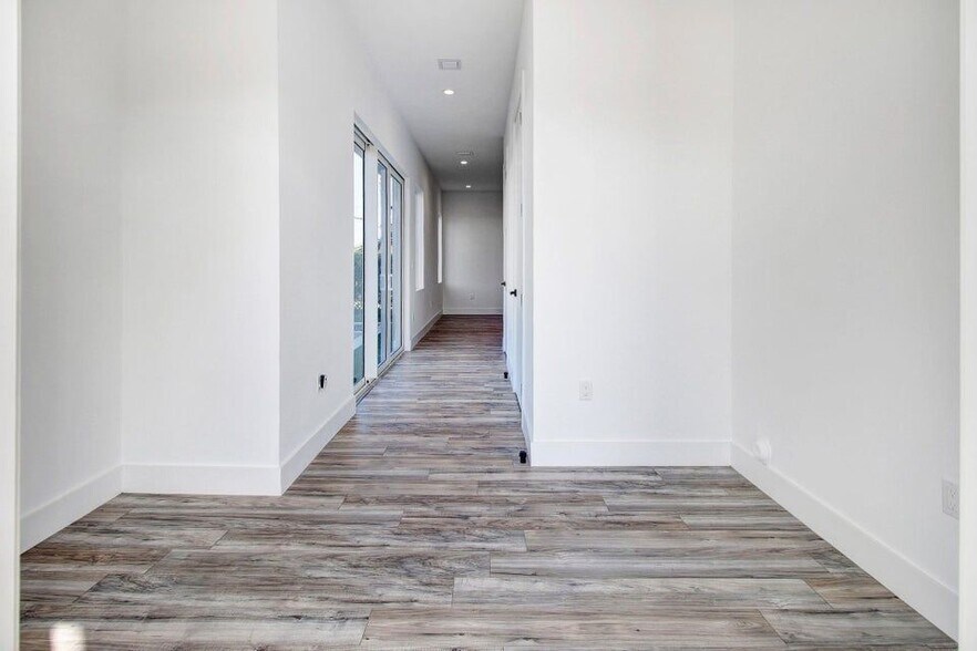 Building Photo - 2004 SW 15th Ave