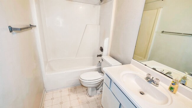 Building Photo - 10102 Waterstone Dr