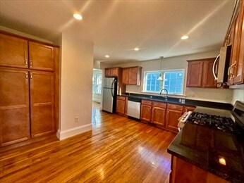 Building Photo - 253 Brown St