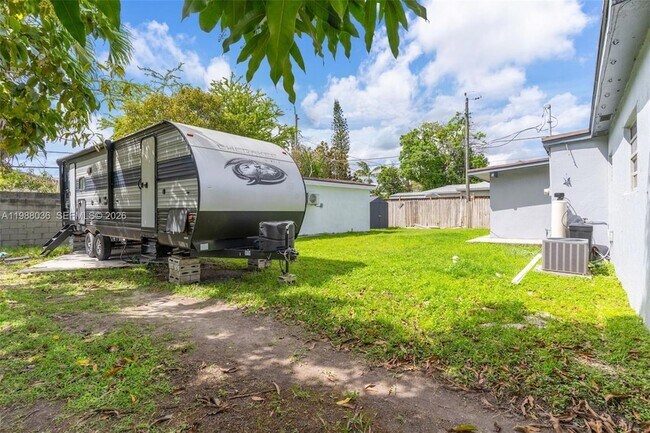 Building Photo - 26620 SW 136th Ave