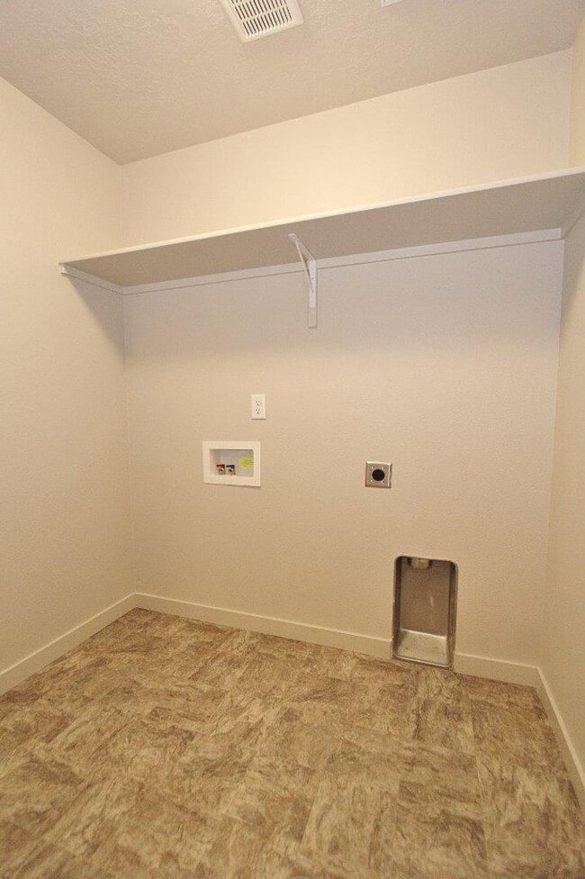 Building Photo - Immaculate Single-Level Home