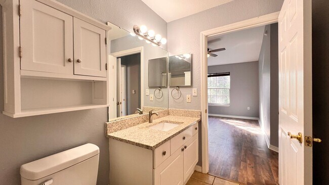 Building Photo - Stylish 2BR/2BA Condo in the Heart of Oviedo – Comfort, Convenience & Resort-Style Living! WASHER...