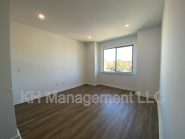 Building Photo - 976 N 45th St