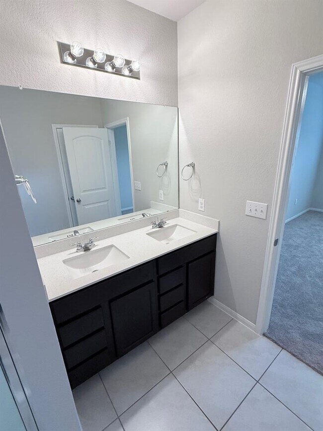 Building Photo - 13813 Geelong Dr