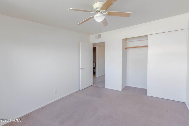 Building Photo - 7013 E Loma Land Dr