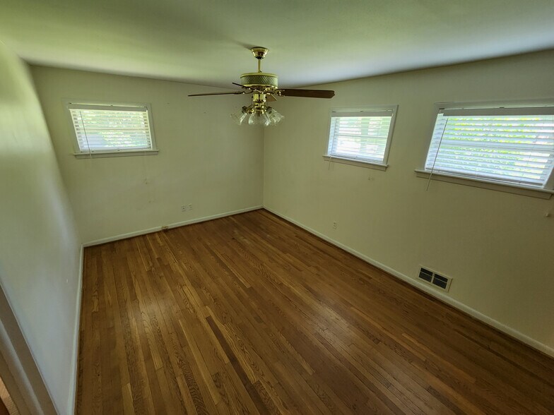 Building Photo - Room in House on Flagler Cir