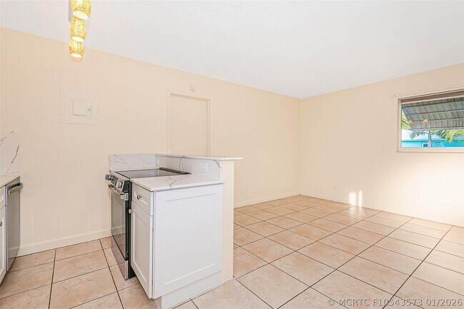 Building Photo - 2581 NE 11th Ct