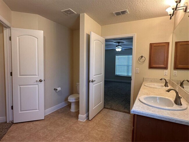 Building Photo - 402 Edith Dr