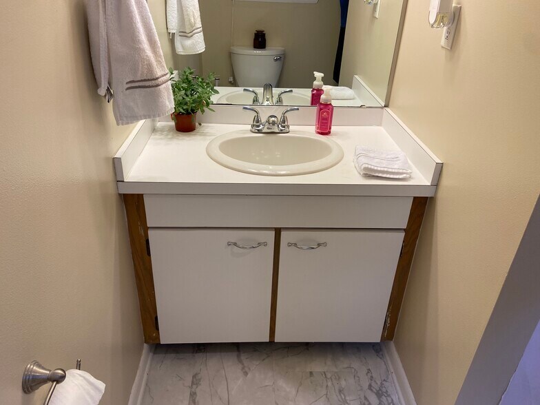 Building Photo - 1286 Clifden Grn