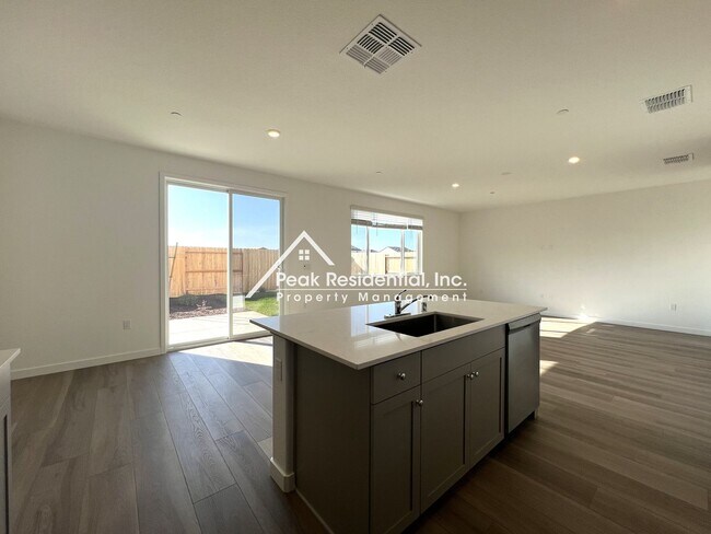 Building Photo - Brand New 4bd/2.5a Elk Grove Home-Must See!