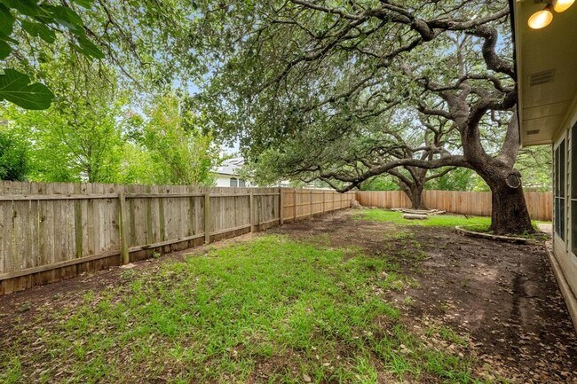 Building Photo - 4433 Chickasaw Ct