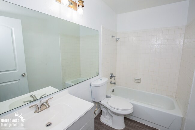 Building Photo - Beautifully Maintained 3Bdm 1.5Ba Home Nes...
